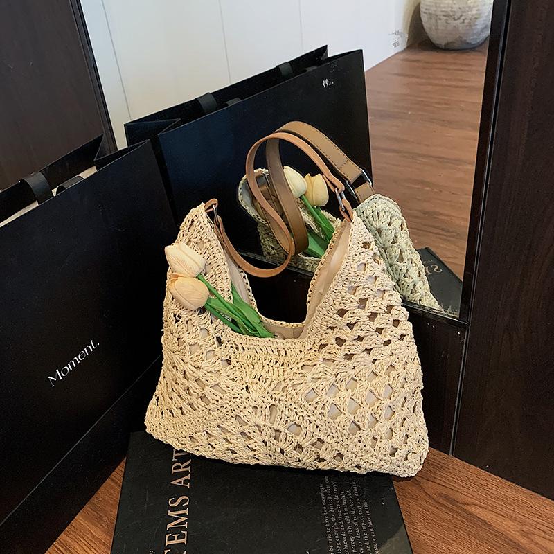 

Hollow woven straw bag women s large-capacity new summer shoulder commuting seaside vacation beach bag