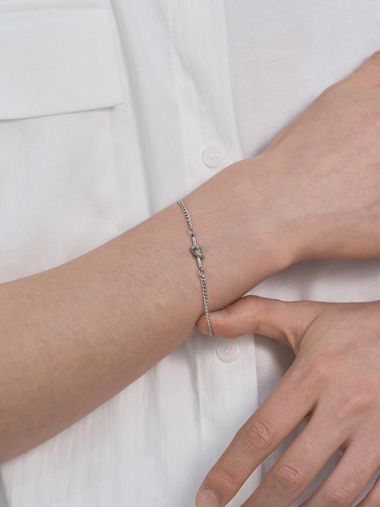 Hawha Knot Slim Chain Bracelet