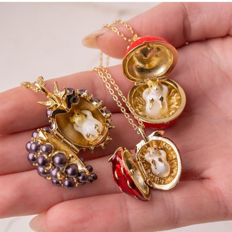 Hidden Hamster Animal Enamel Locket Necklace Creative Open Close Pendant Trendy Jewelry for Daily Wear Anniversary Gift
