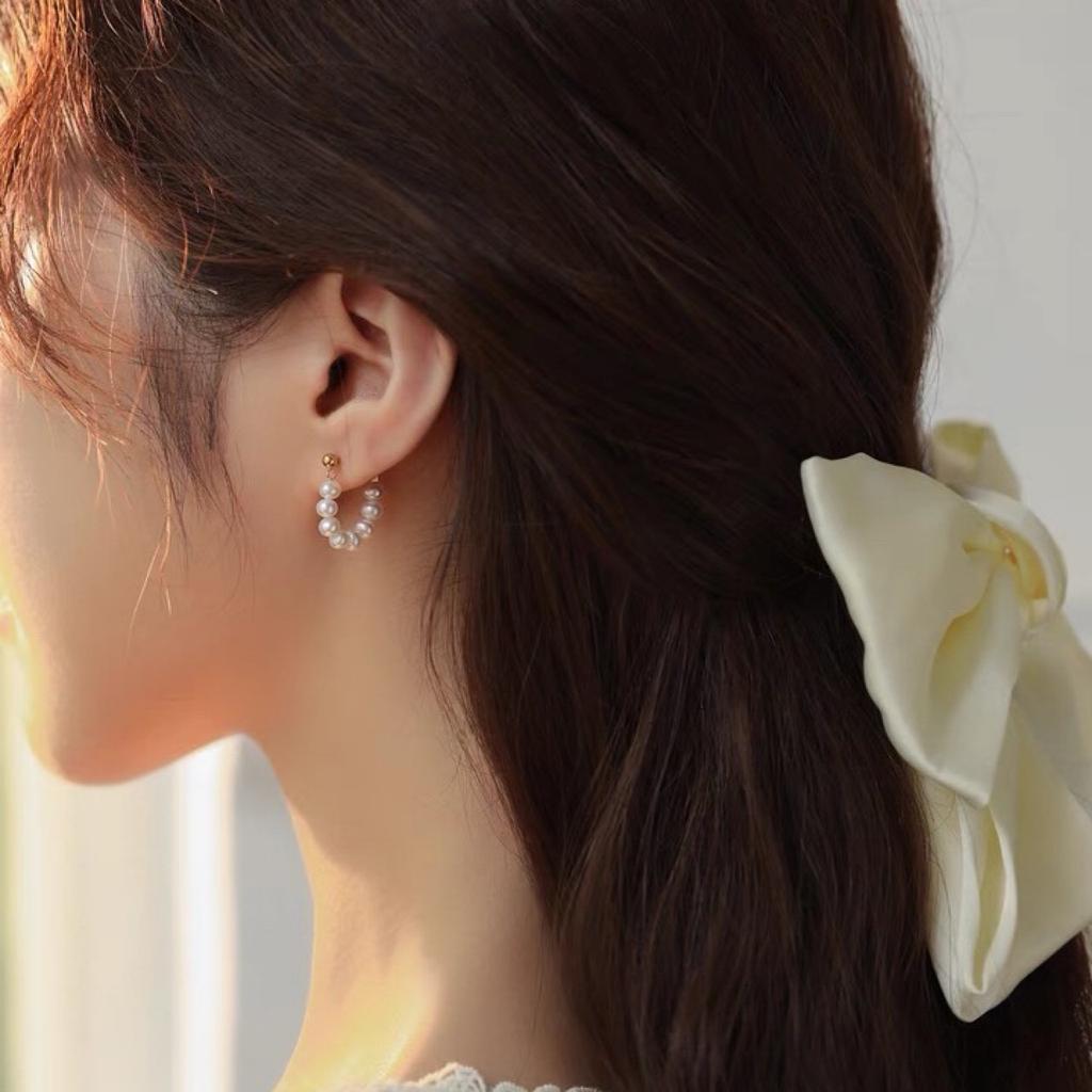 Feedback, natural freshwater pearl earrings, stud earrings, 14K gold-wrapped earclips, niche design earrings, women's earrings.