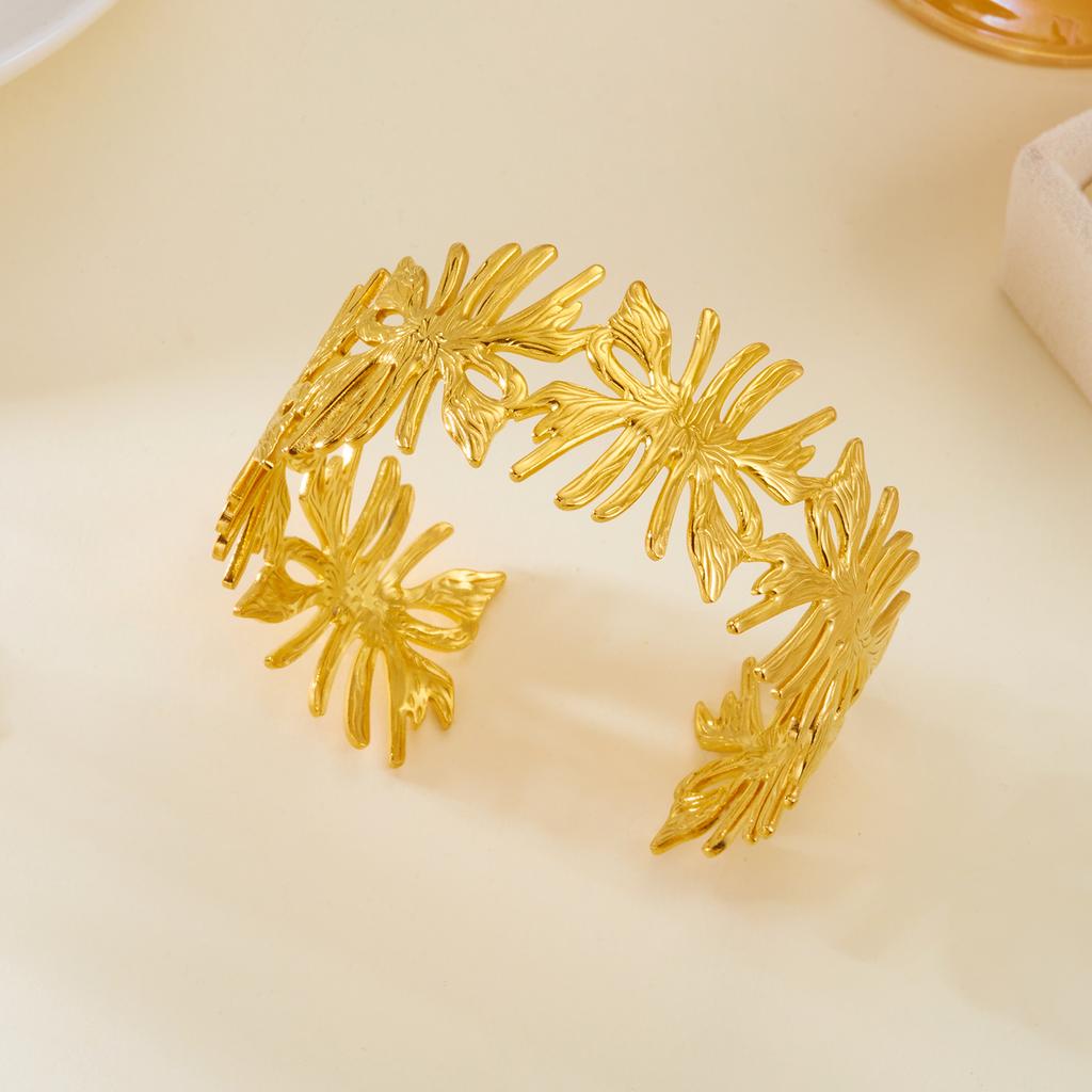 Fashion Geometric Flower Cuff Bracelets for Women Stainless Steel Gold Color Opening Bracelets Party Daily Jewelry Accessories