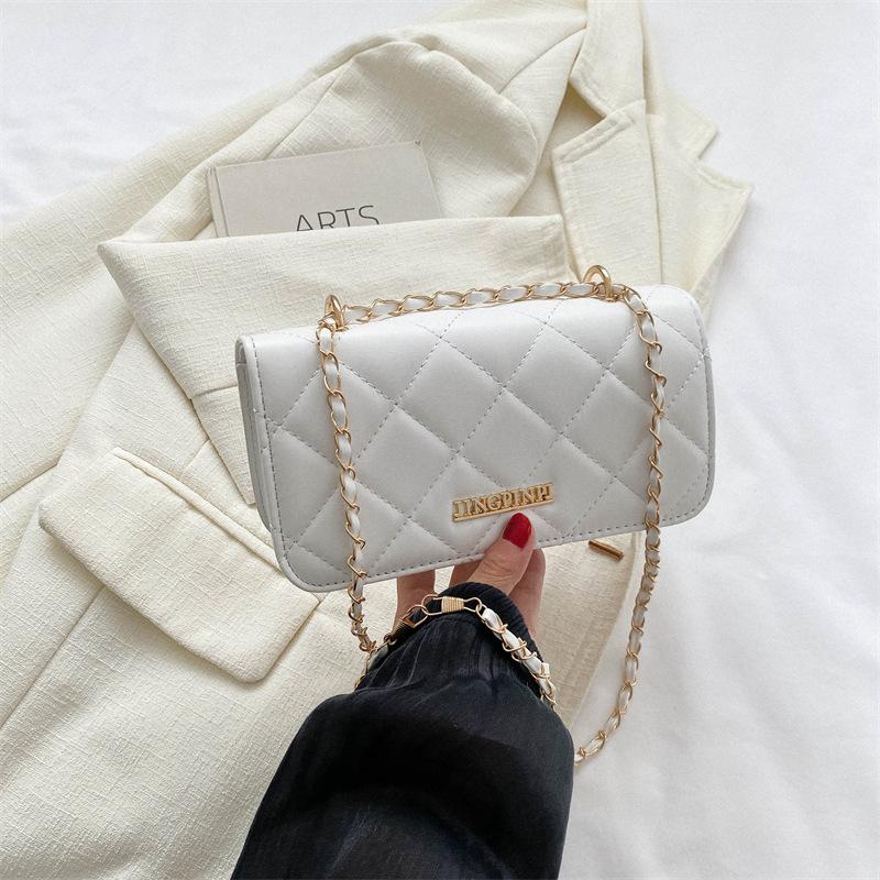 Simple texture and fashion 2025 new winter leisure diamond solid color chain single shoulder crossbody small square bag