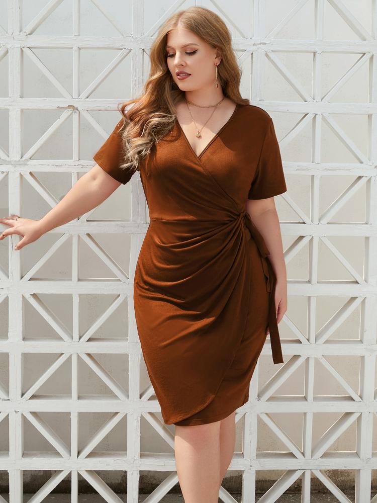 

Жіноча сукня бодікон з V-подібним вирізом, запахом та коротким рукавом у кольорах бургунді, тіл, фіолетовий, темно-зелений, темно-синій, чорний, бордовий 4XL помаранчевий