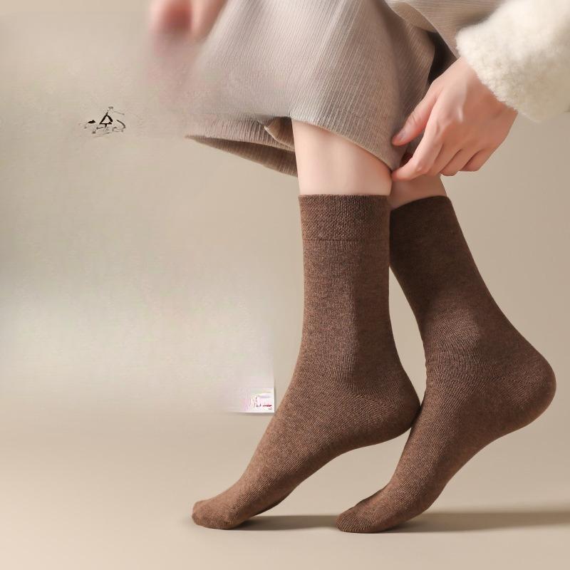 Women's Mid-calf Socks, Thick and Warm Long Calf Socks for Autumn and Winter, Sweat-absorbing and Odor-proof Postpartum Socks