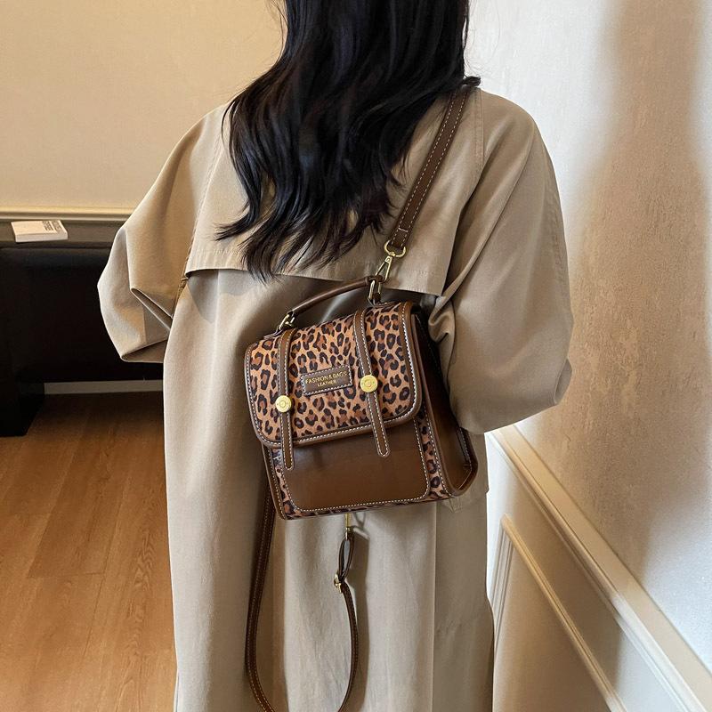 Fashion leopard print large capacity retro niche design backpack college style 2025 new women's handbag schoolbag
