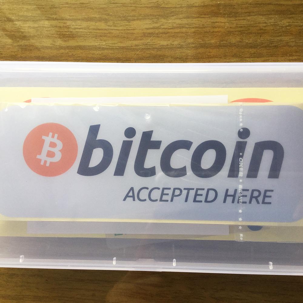 10pcs 14.5x5.5cm BTC Accepted Here Self-adhesive Label Durable Silver PET Sticker Tear Resistant Cryptocurrency Promotion Tag
