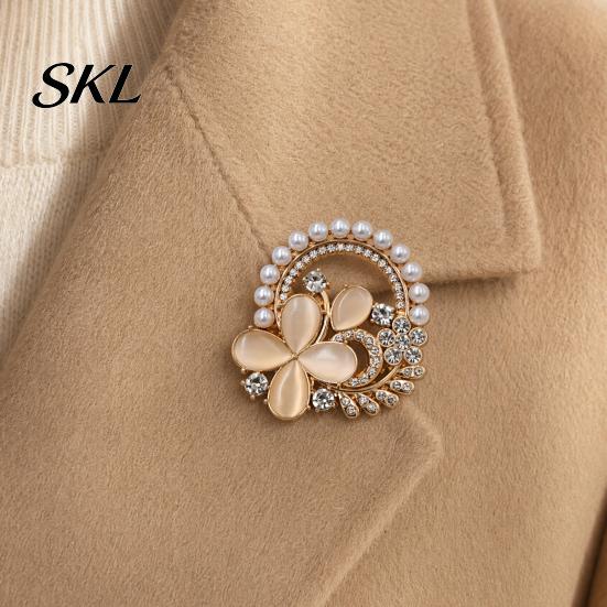 Secure Collar Pin Solid Alloy Pin, Four-Leaf Clover Center Shape Brooch with Dress Shirt Accessory Faux Opal, Electroplated Anti-Oxidation Fastener