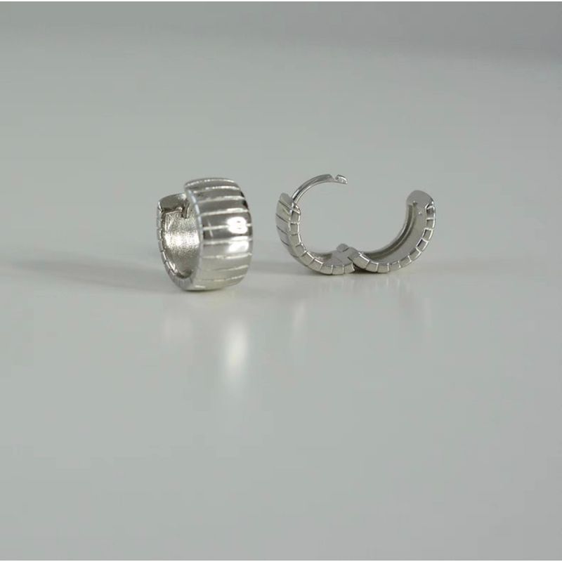 

Niche Style Thread Metal Texture Cold Wind Daily Ear Clip Silver