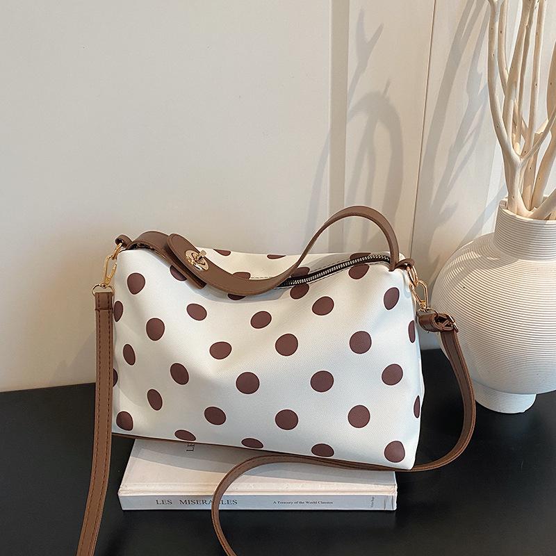 2026 Summer Women's Simple Underarm Crossbody Handbag – Fashionable Niche Design