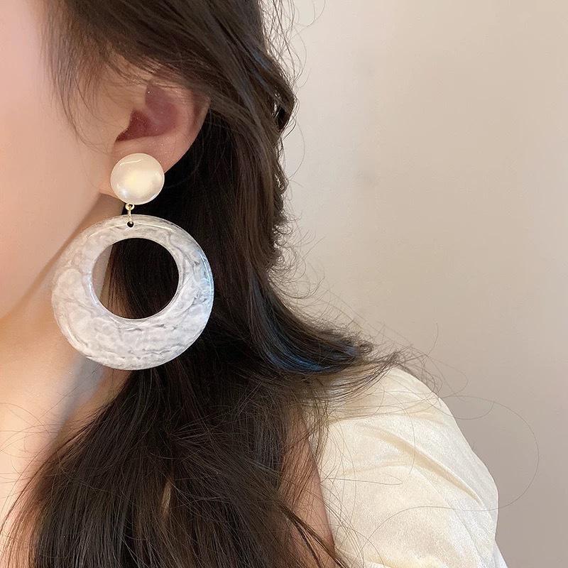 Geometric Large Circle Earrings Women French Style Light Luxury Simple Earrings