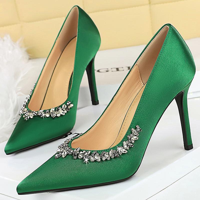 Fashion 2025 NEW silks satins Women Pumps Rhinestone design High Heels Stilettos 10 cm and 7 cm Luxury banquet shoes Sexy party shoes