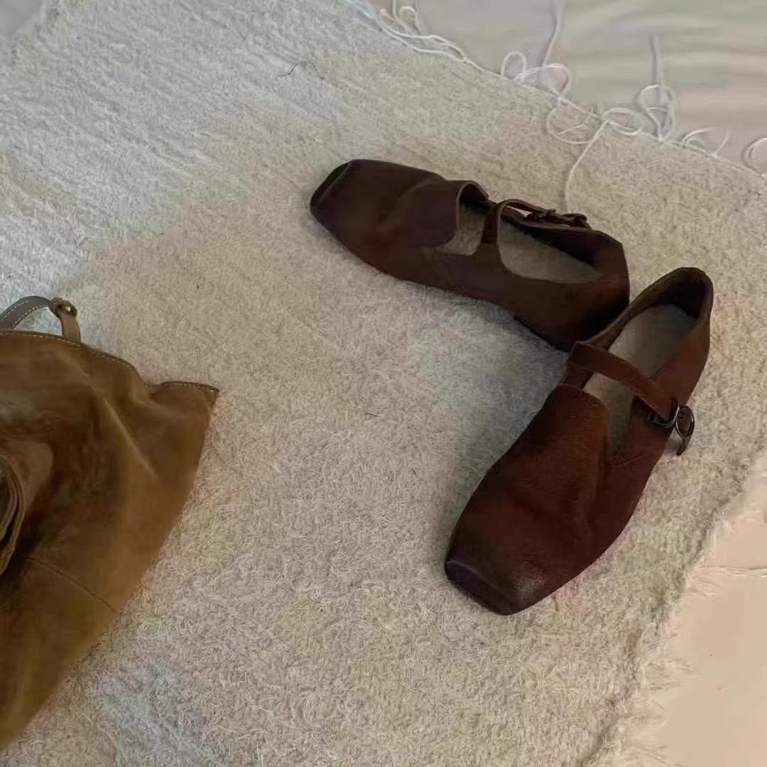 

Leather retro niche square head deep mouth loafers women s spring and autumn small leather shoes low heel one-word buckle with Mary Jane single shoes 40 коричневый