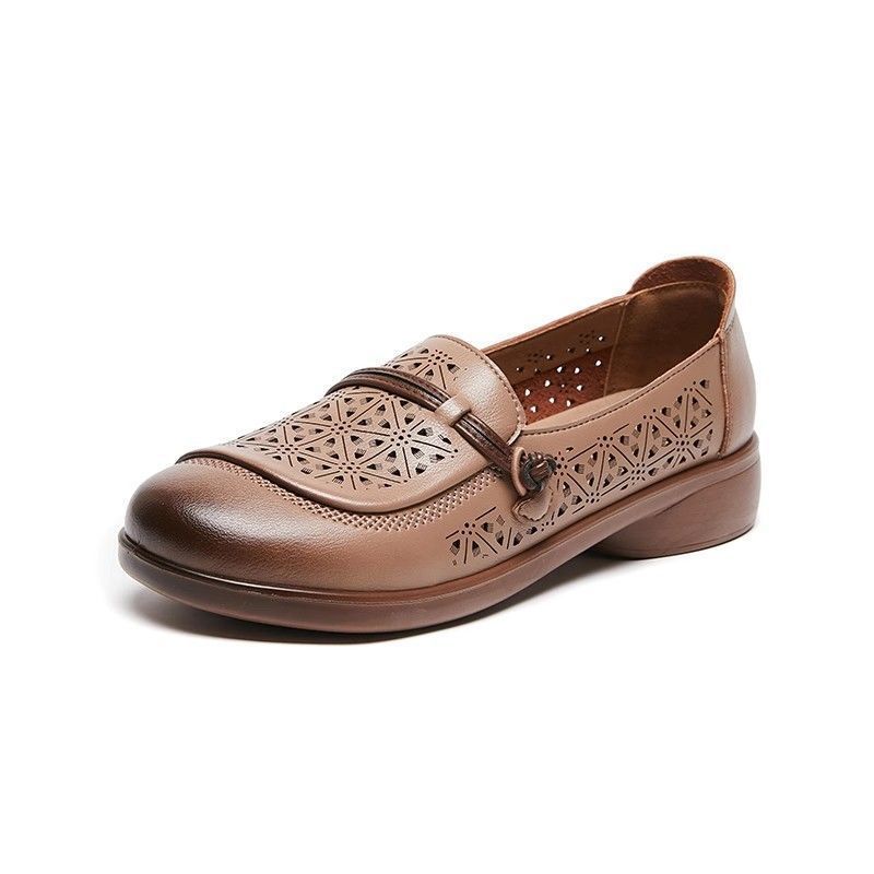 

Middle-aged women s shoes spring and autumn lightweight soft-soled elderly medium-flat leather shoes leap month new non-slip single shoes 40