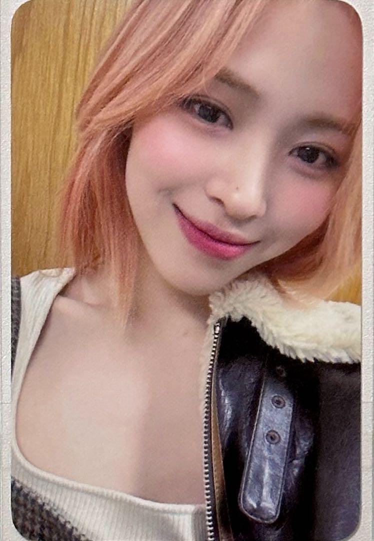 

[USED] ITZY borntobe Ryujin with muu autograph session trading card