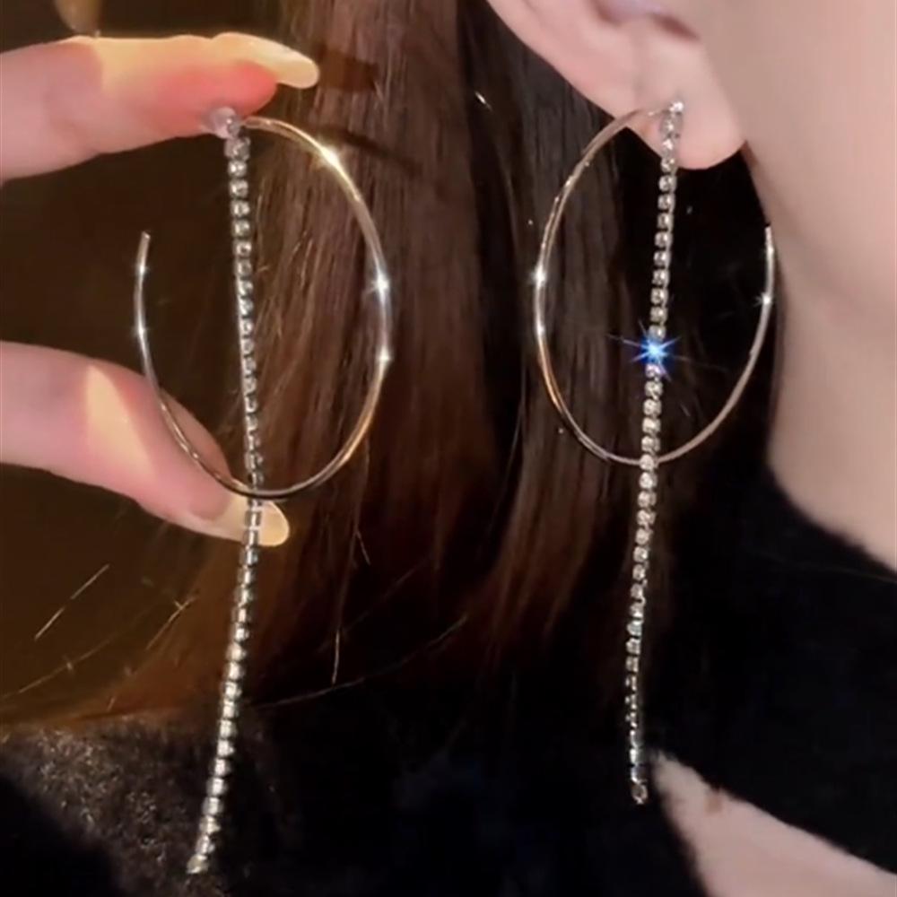 Elegant Silver Needle Diamond Tassel Earrings - Minimalist Studs for a Sophisticated European and American Style.