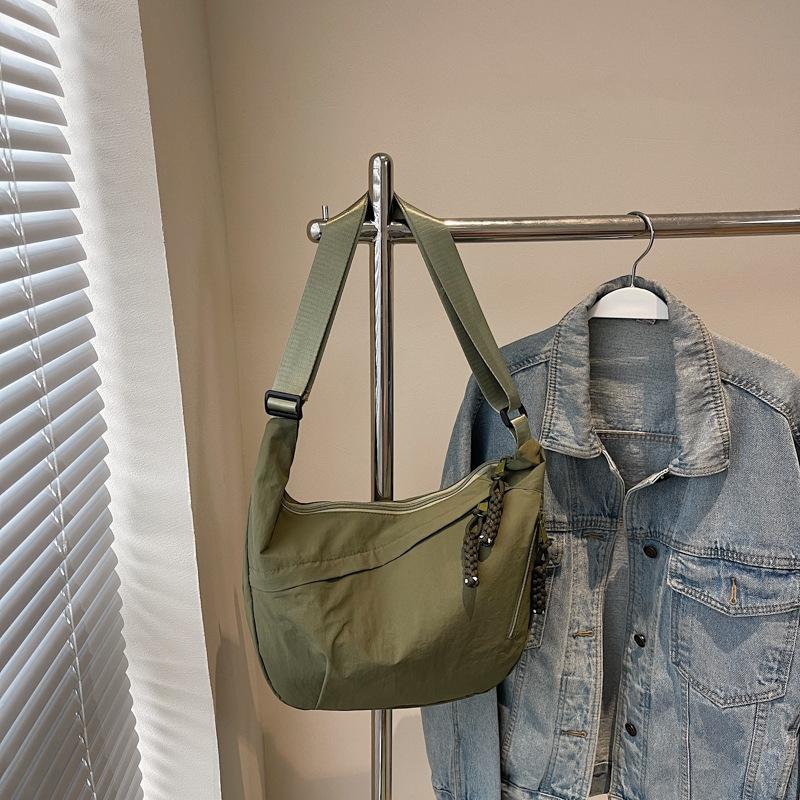 Fashion girls class messenger bag simple large capacity shoulder bag Japanese ins niche commuter dumpling bag