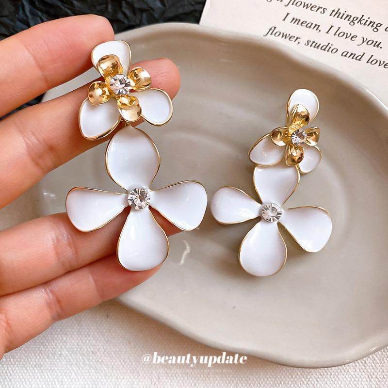Fresh Summer Silver Needle with Diamonds, Dripping Oil Flower Stud Earrings, Sweet Vacation Style Earrings, New Earrings.