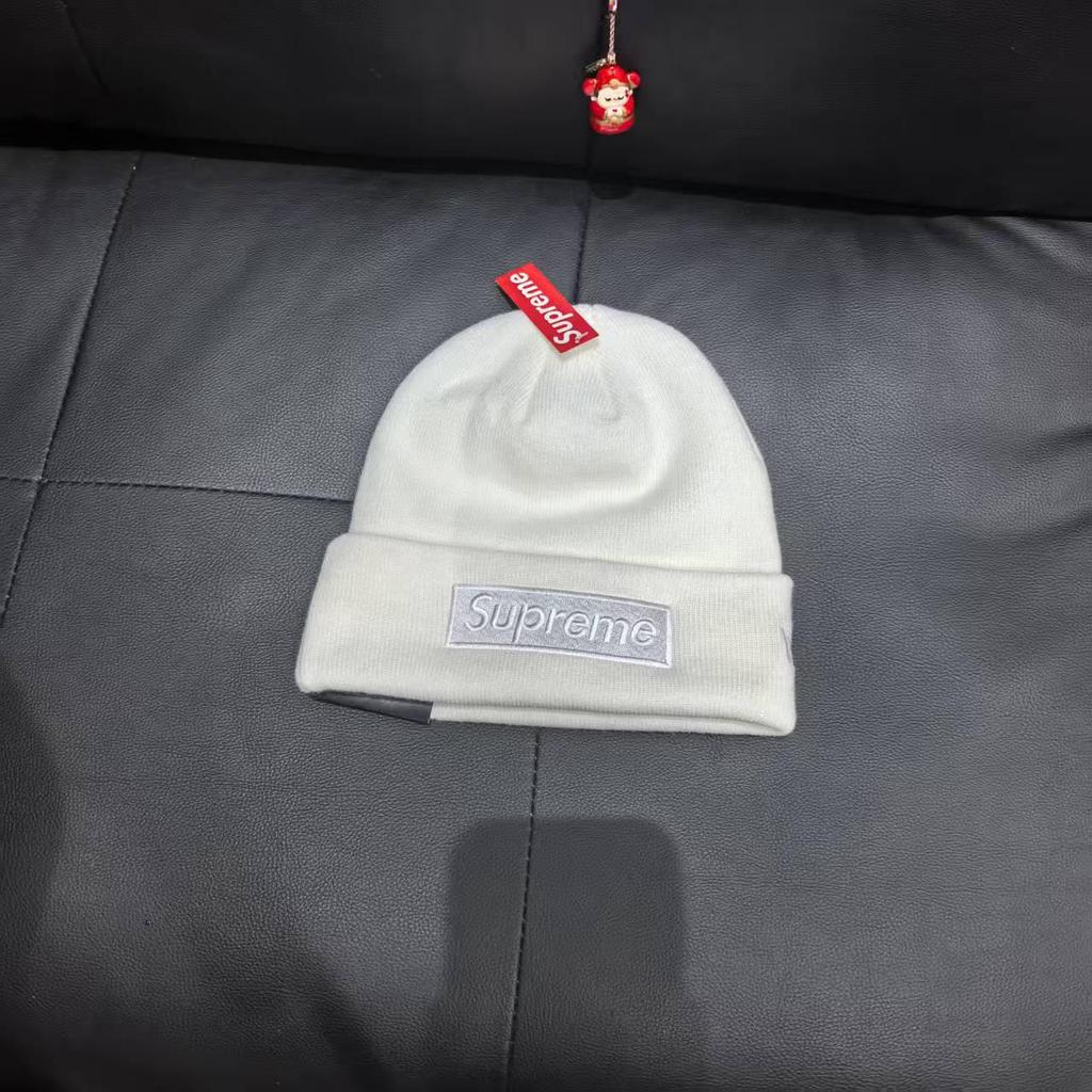 Stylové trendy unisex pletené čepice s nápisem pro podzim/zimu