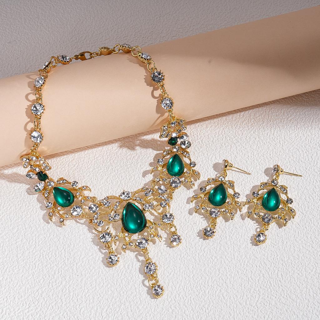 Mood kaelakee naiste ehete jaoks