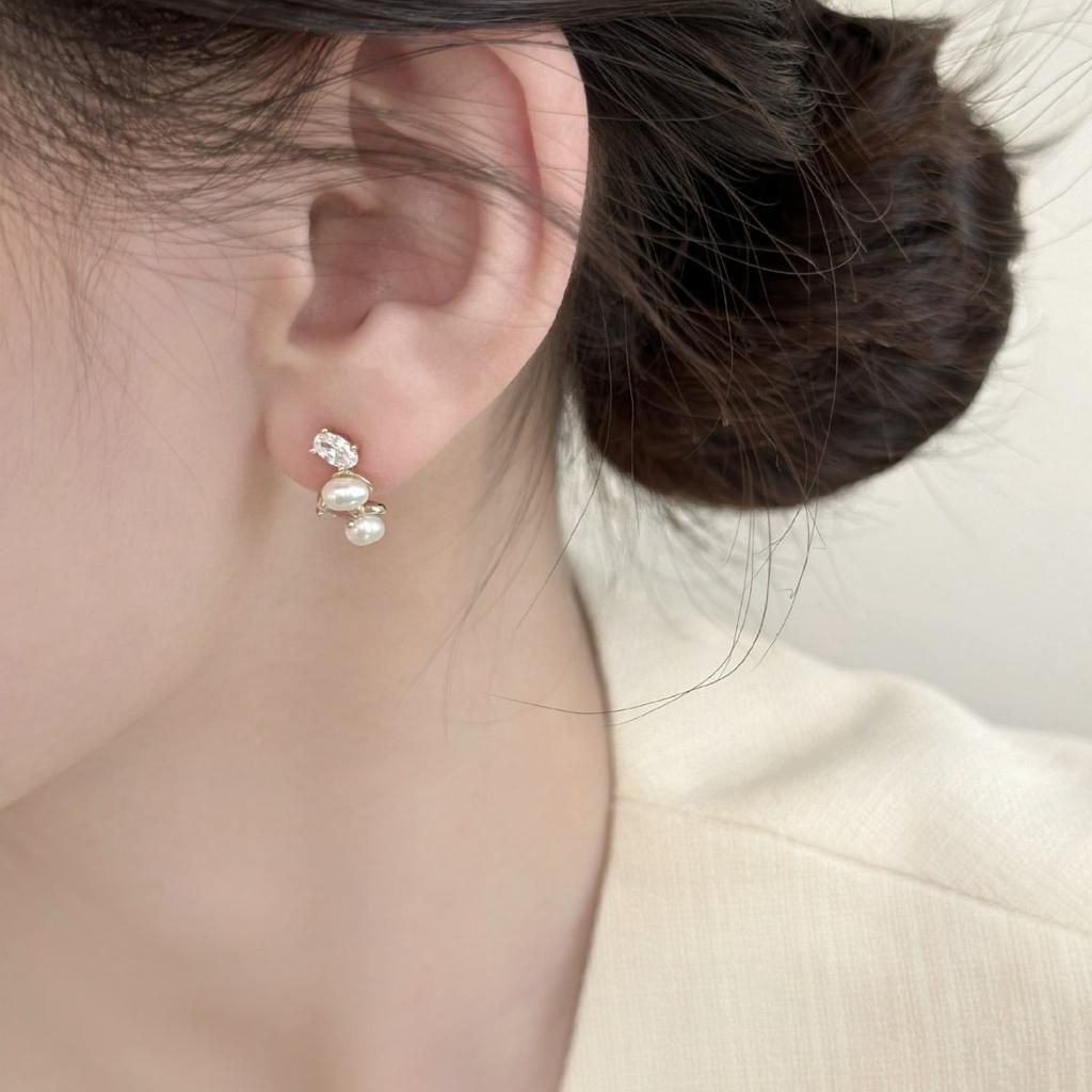 Women's Autumn and Winter Light Luxury Unique Earrings