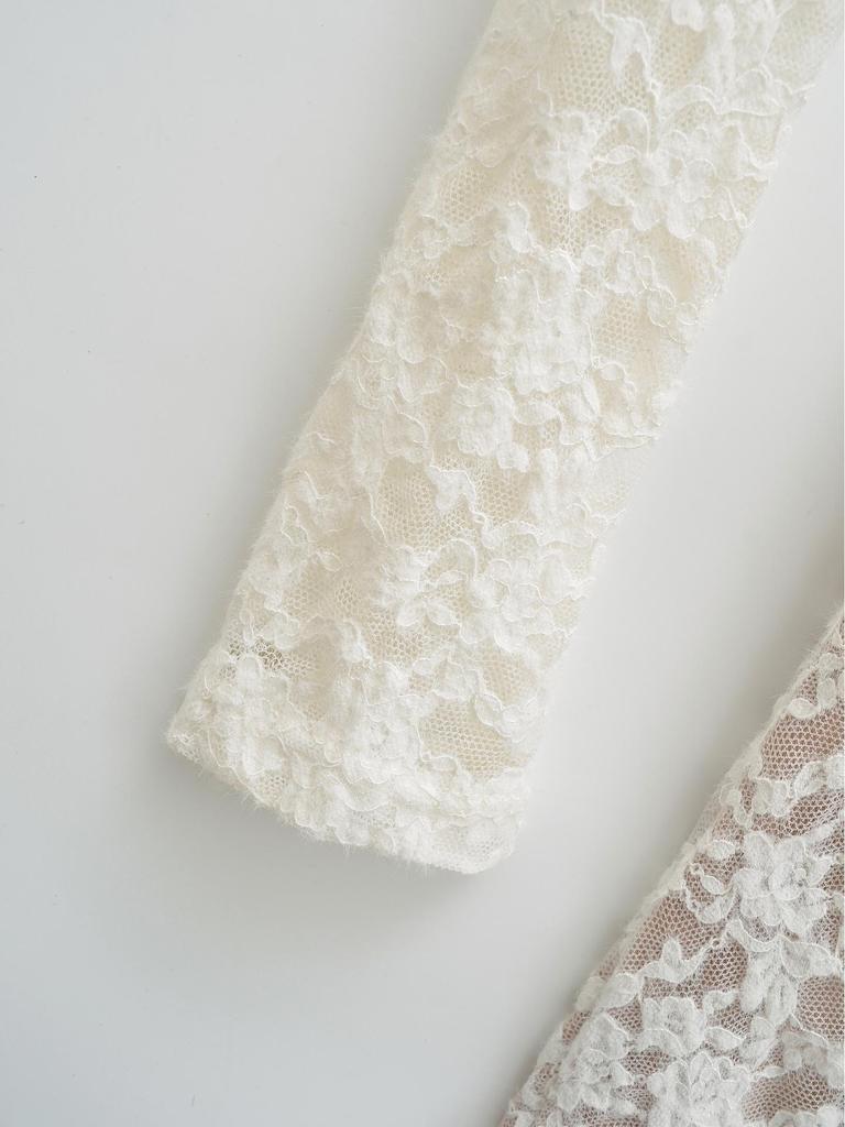 Elegantes, figurbetontes Spitzenkleid mit tiefem Ausschnitt und Brustpolstern für Damen – taillierte lange Ärmel, kurzer Rock für Herbst/Winter
