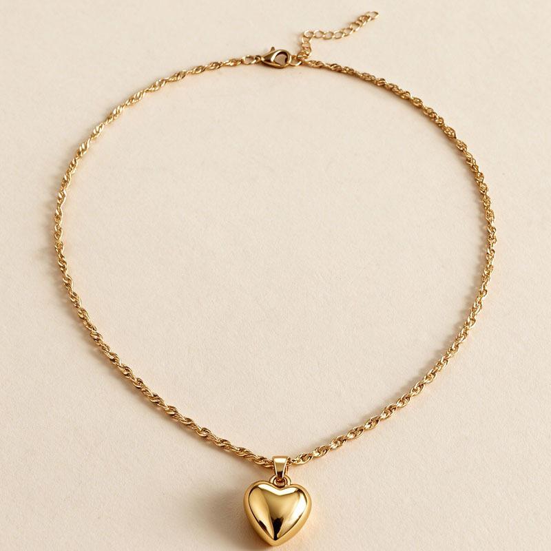 Elegant Heart Pendant Necklace: Simple, Versatile Japanese & Korean-Inspired Clavicle Chain for Women