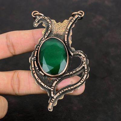 Szlifowany wisiorek z szmaragdem z Zambii Miedziany wisiorek Elegancki wisiorek Ręcznie robiona biżuteria z miedzi Wisiorek z kamieniem szlachetnym Prezent dla niej Biżuteria z szmaragdem z Zambii