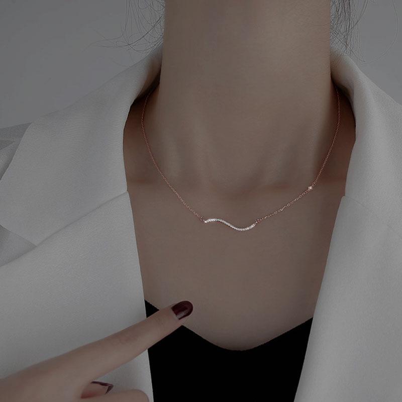 Sparkling Diamond Wave Necklace: Women's High-End Pendant, Cool Style, Light Luxury Clavicle Chain, Fairy Elegance.