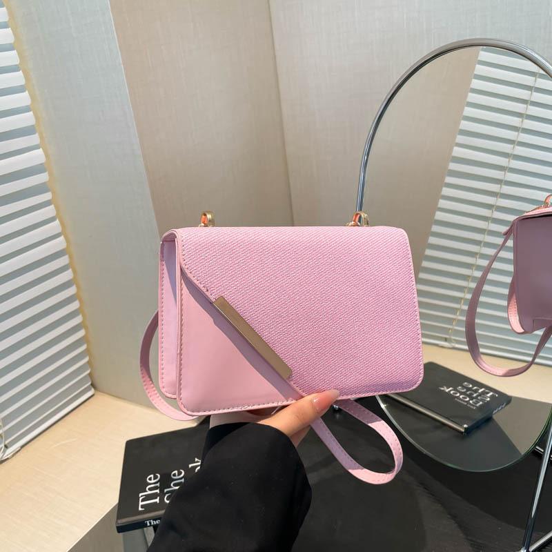 Popular diagonal iron edge portable small square bag women's 2025 winter new fashion chain shoulder bag commuter messenger bag