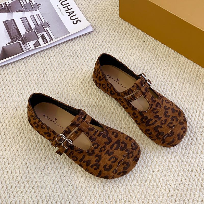 2025 New Retro Women's Shoes Flat Heel Shallow Mouth One-word Buckle Single Shoes Square Head Suede Flat Bottom Women's Shoes