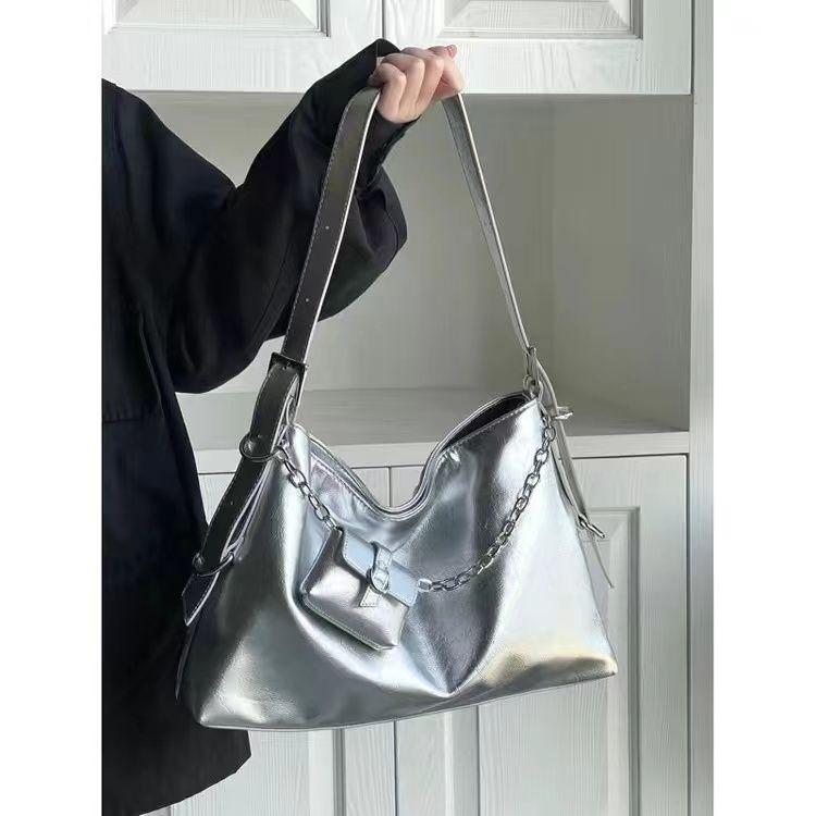 Tote Bag Women PU Luxury Chains Comes with Earphone Bag High-Capacity Shoulder Bag Handbag Euro-America Style Women Bag