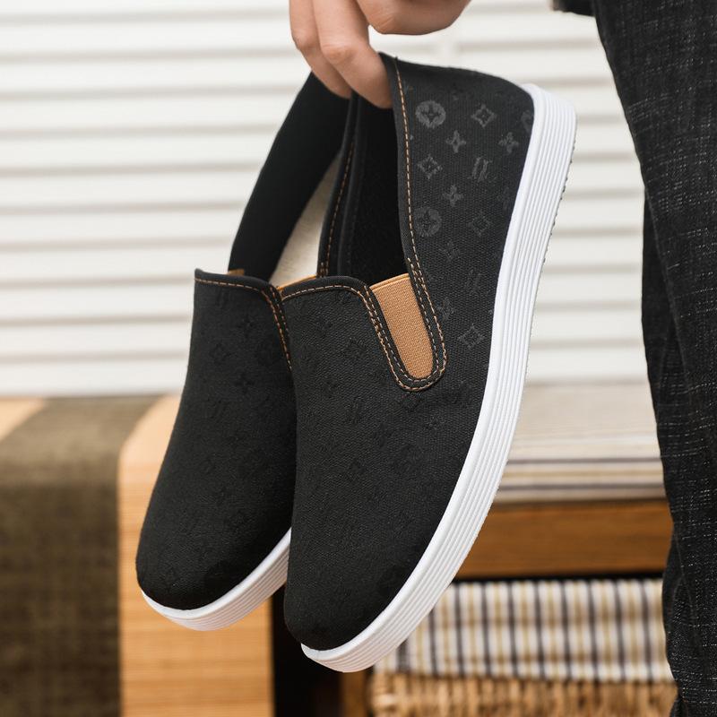 

Manufacturer 2025 men s shoes ****** new ******* old cloth shoes men s shoes breathable men s cloth shoes s**t sole wear-resistant 45