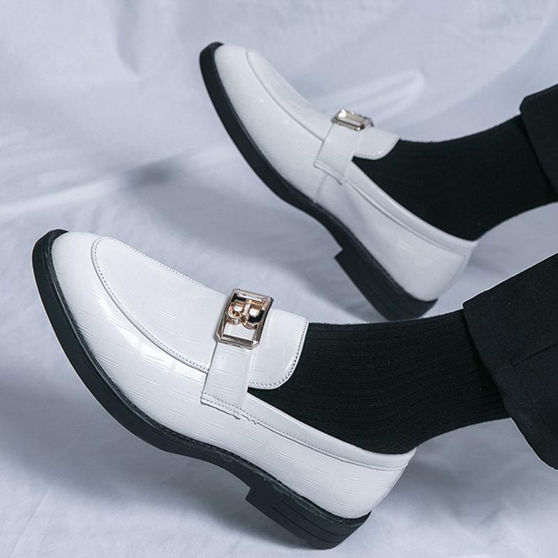 New Pointed Toe Metal Decoration Slip On Loafers Shoes for Mens Formal Wedding Prom Dress Homecoming Sapatos Tenis Masculino