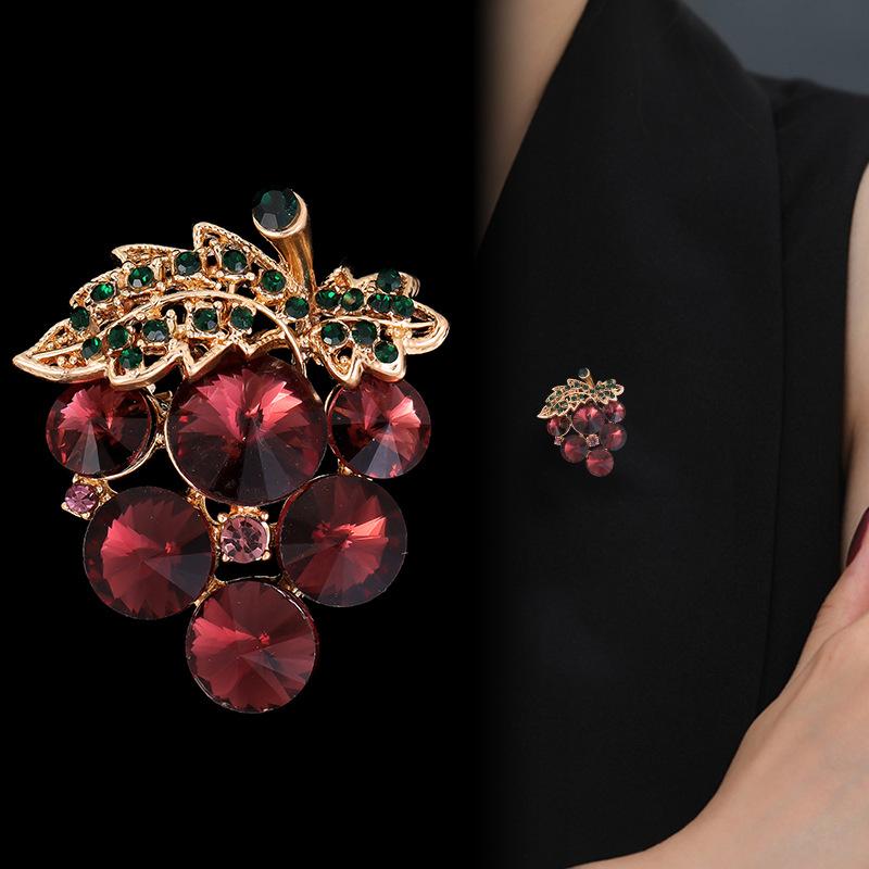 Fashionable Rhinestone Grape Brooch Simple and Personalized Fruit Shaped Pin Formal Dress Corsage