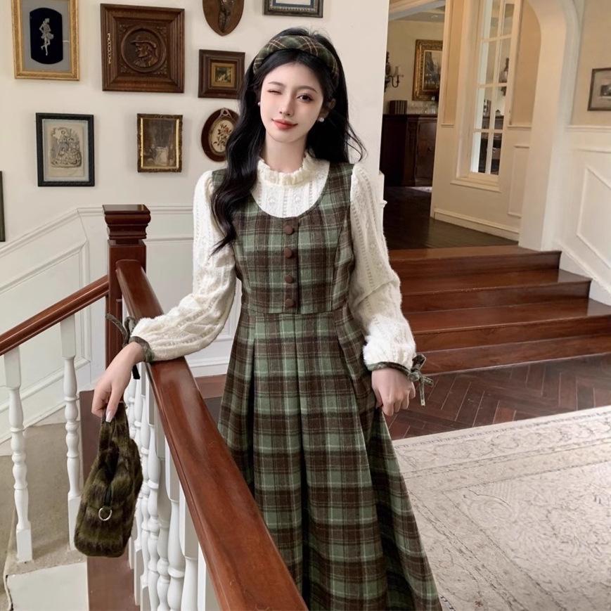2025 Autumn/Winter Petite Green Plaid College-Style Two-Piece Dress for Women