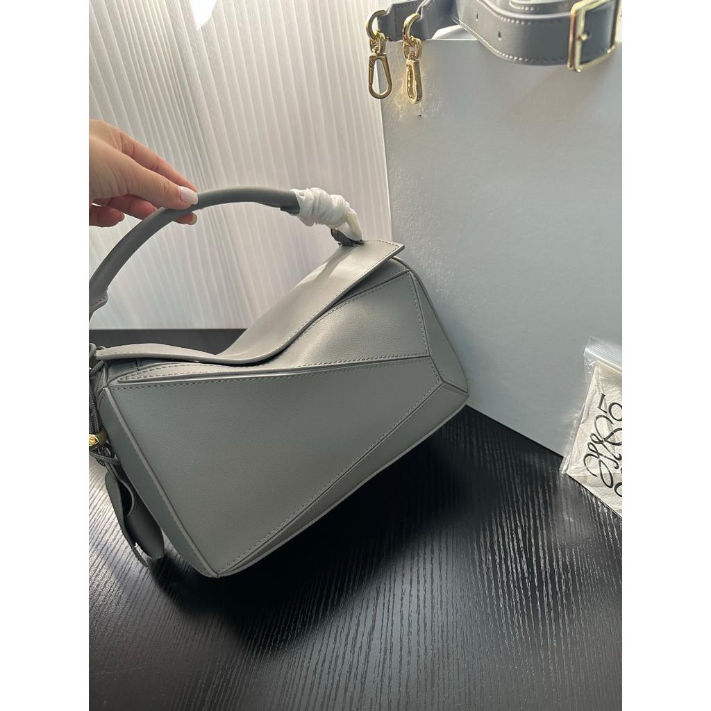 Version haute couture Luo Jia nouveau sac pendentif géométrique puzzle assemblage irrégulier sac coussin sac bandoulière portable en cuir