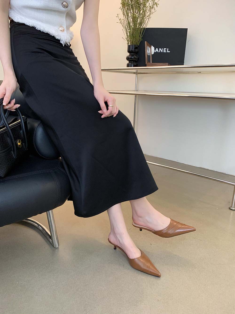 Модные женские тапочки с острым носком — фото 4