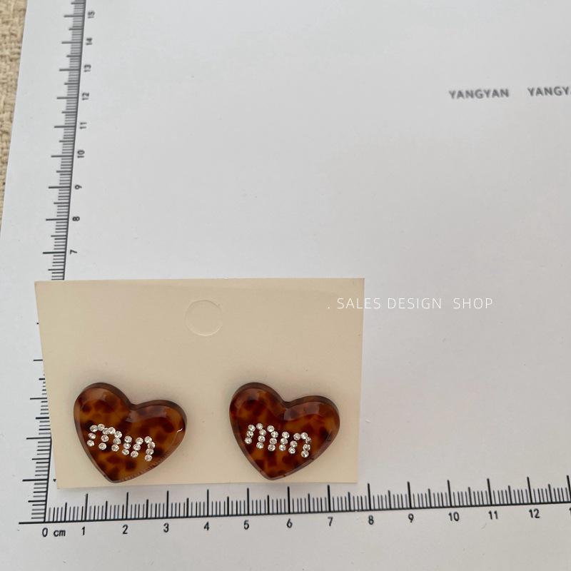 Korean Rhinestone Leopard Print Heart Stud Earrings: High-End Fashion for Women.
