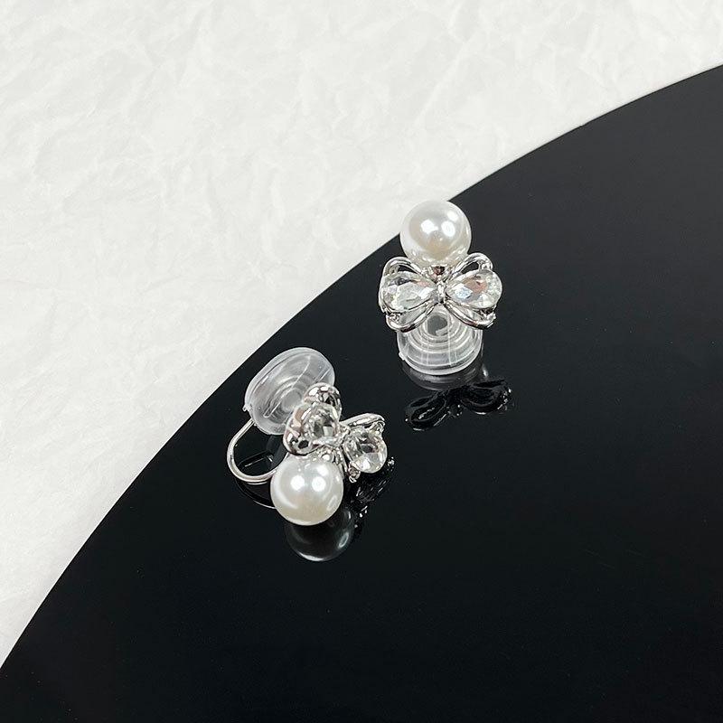 Korean Style Retro Pearl Ear Clip for Women - Mosquito Coil Holder, No Piercing, High-End, Fashionable and Versatile Luxury Earrings