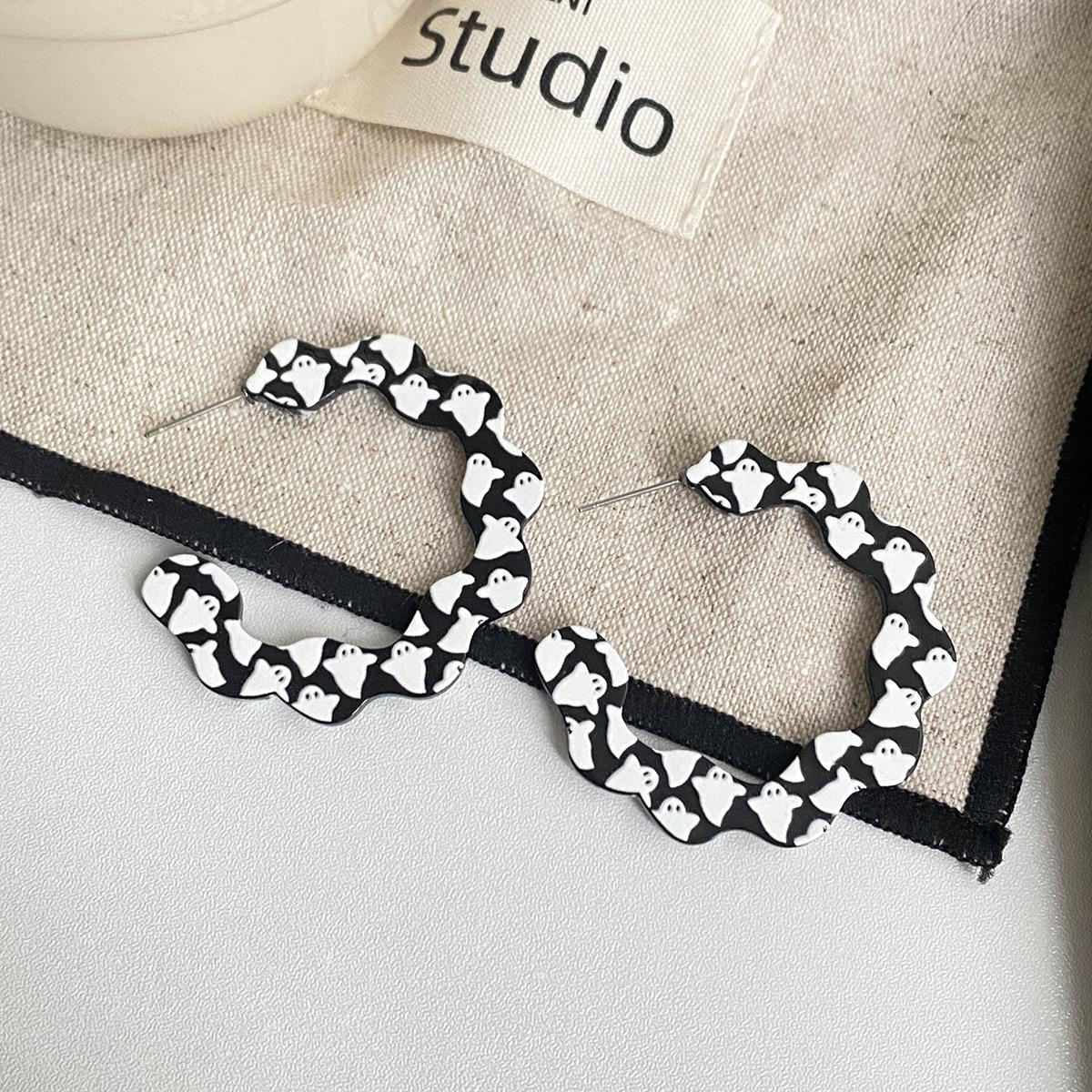 Colorful C-shaped Acrylic Skull Ghost Hoop Earrings - Unique Halloween Ear Ornaments