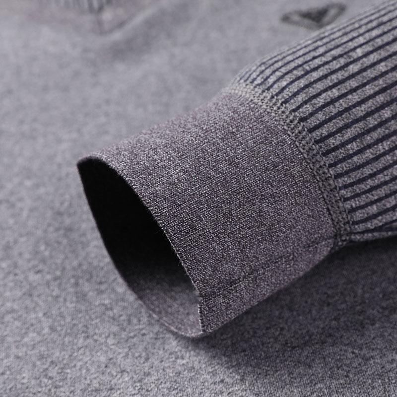 Pánské tričko se vzhledem dvoudílného kompletu s fleecovou podšívkou - Hřejivá, ležérní a pohodlná zimní základní vrstva