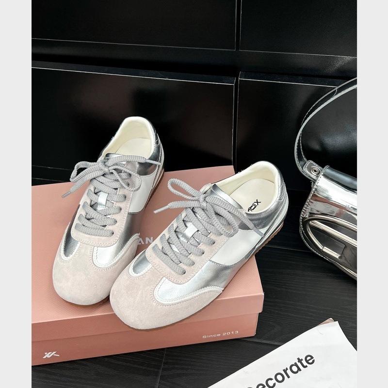 

[Lan Cabinet] Inner height increase 5cm German training shoes women s early autumn 2025 new casual versatile sports single shoes Forrest Gump shoes 40 серебряный