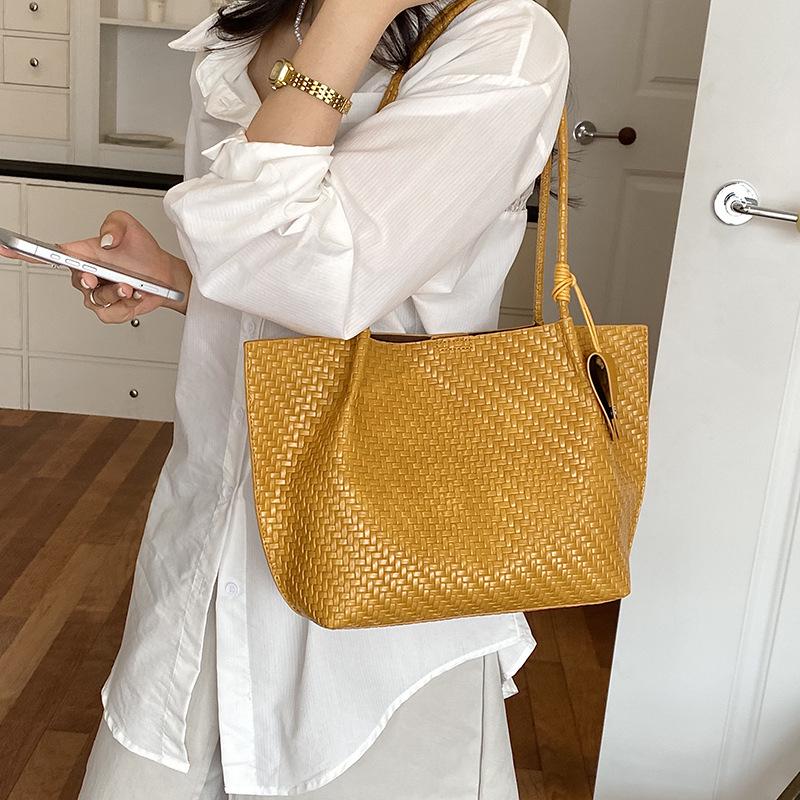 Versatile Woven Texture Women's Tote Bag 2026 - Large Capacity, High-End Casual Handbag