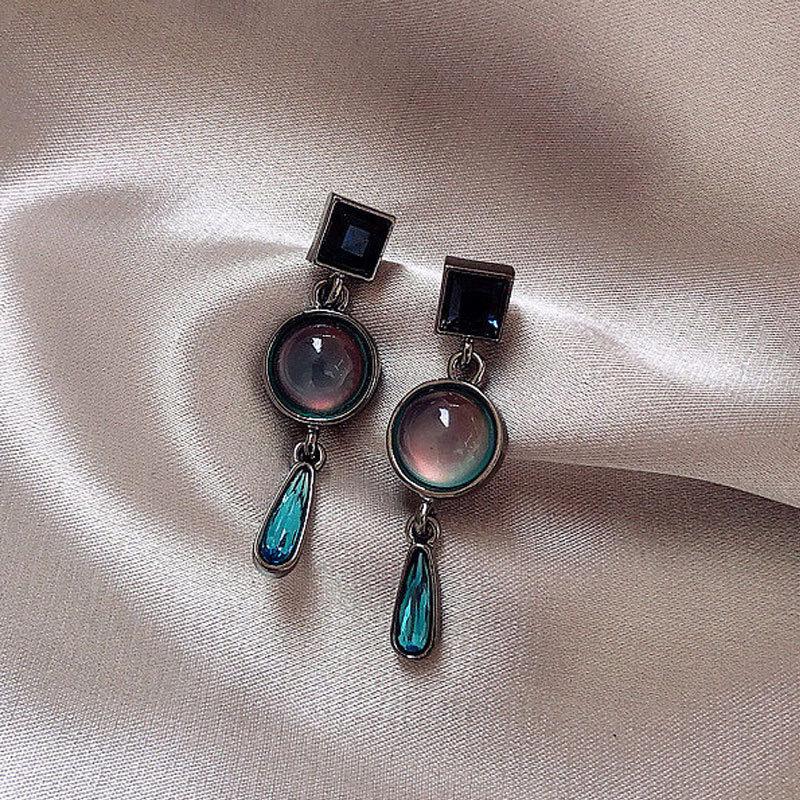 Vintage Pearl and Tigers Eye Resin Clip On Earrings for Women No Piercing Needed Elegant Retro Jewelry