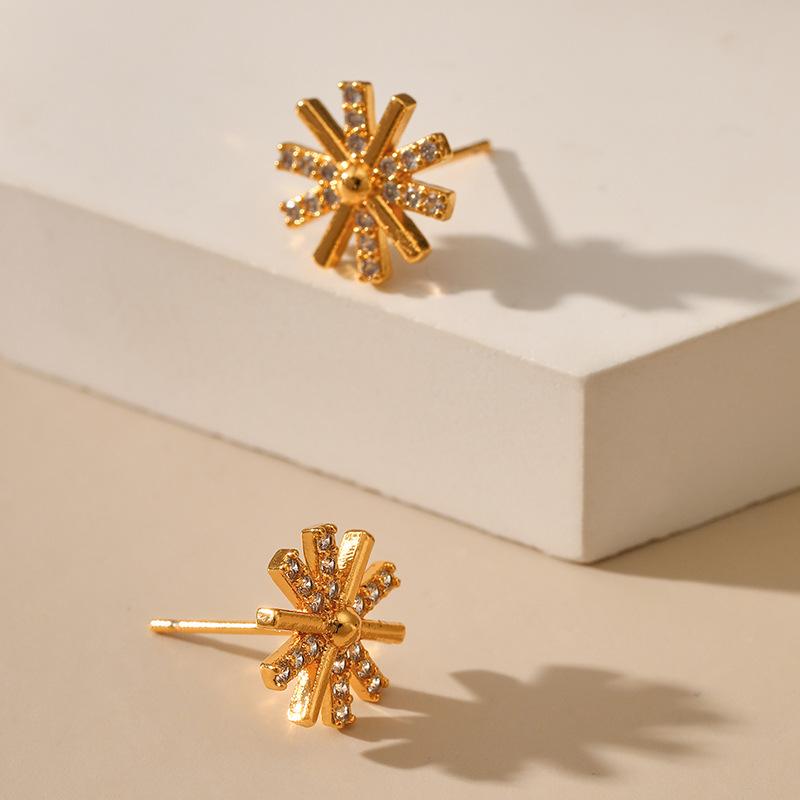 Snowflake Shape 18k Gold Plated Micro Inlaid Zircon Stud Earrings For Women