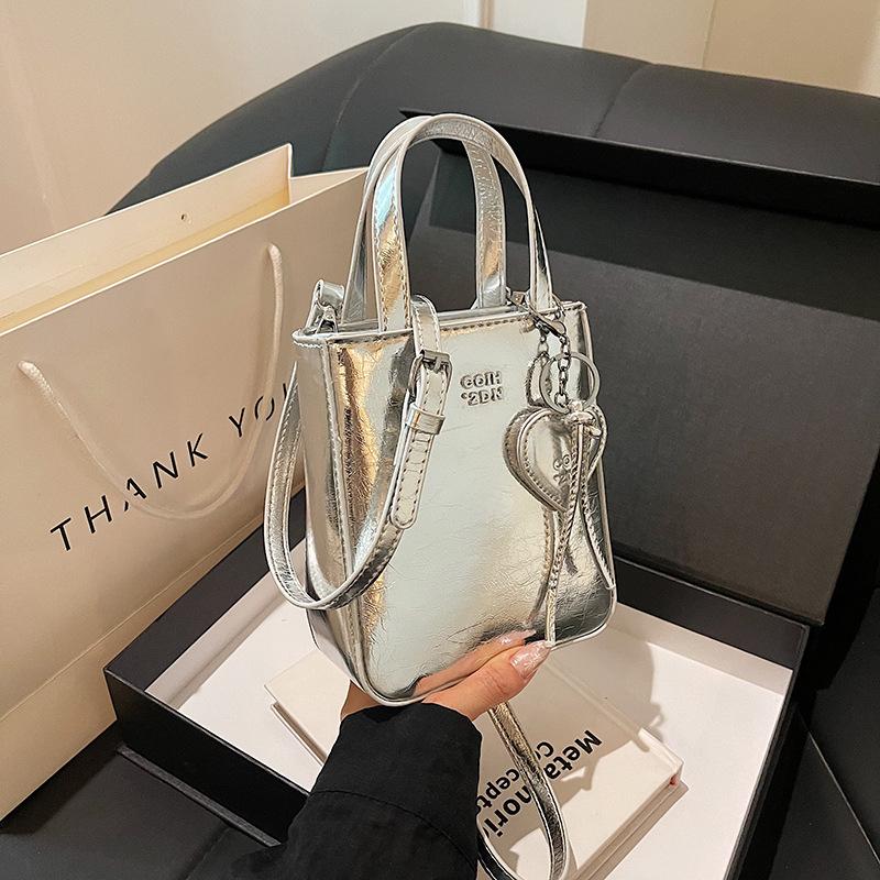 

Crossbody bag women 2025 new bag summer versatile shoulder portable small square bag this year popular work small bag серебряный