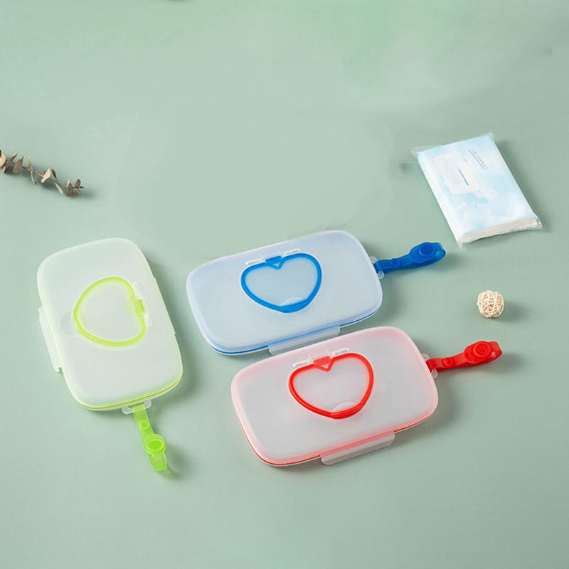 1PC PP Material Portable Heart-Shaped Wet Wipe And Mask Storage Box with Snap Closure for Kids Travel Tissue Holder