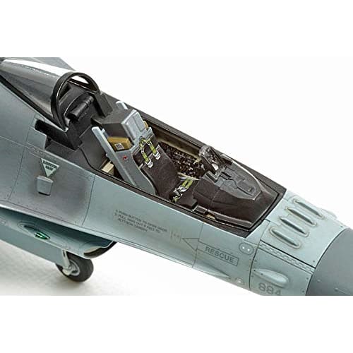 Tamiya 1/72 Warbird Collection No.86 US Air Force Lockheed Martin F-16CJ Block 50 Fighting Falcon Plastic Model 60786