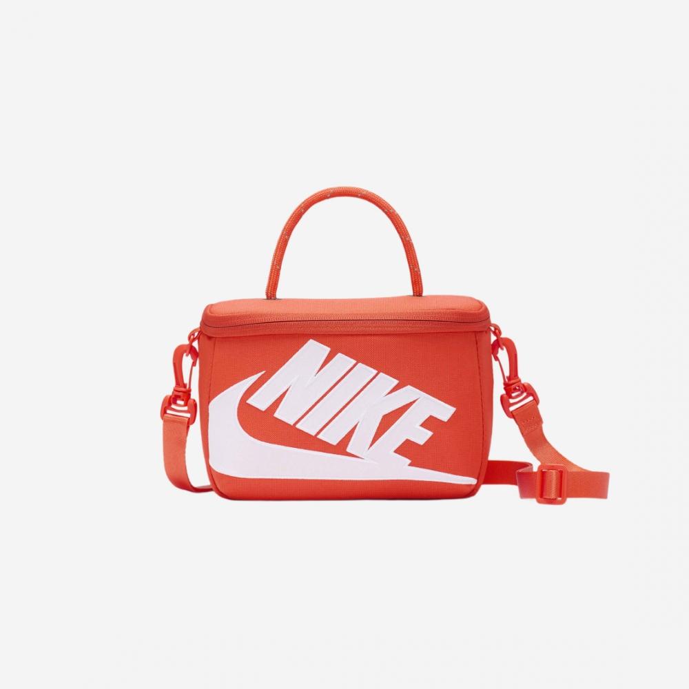 

Сумка через плечо Nike Mini Shoebox, 3 л, оранжевая