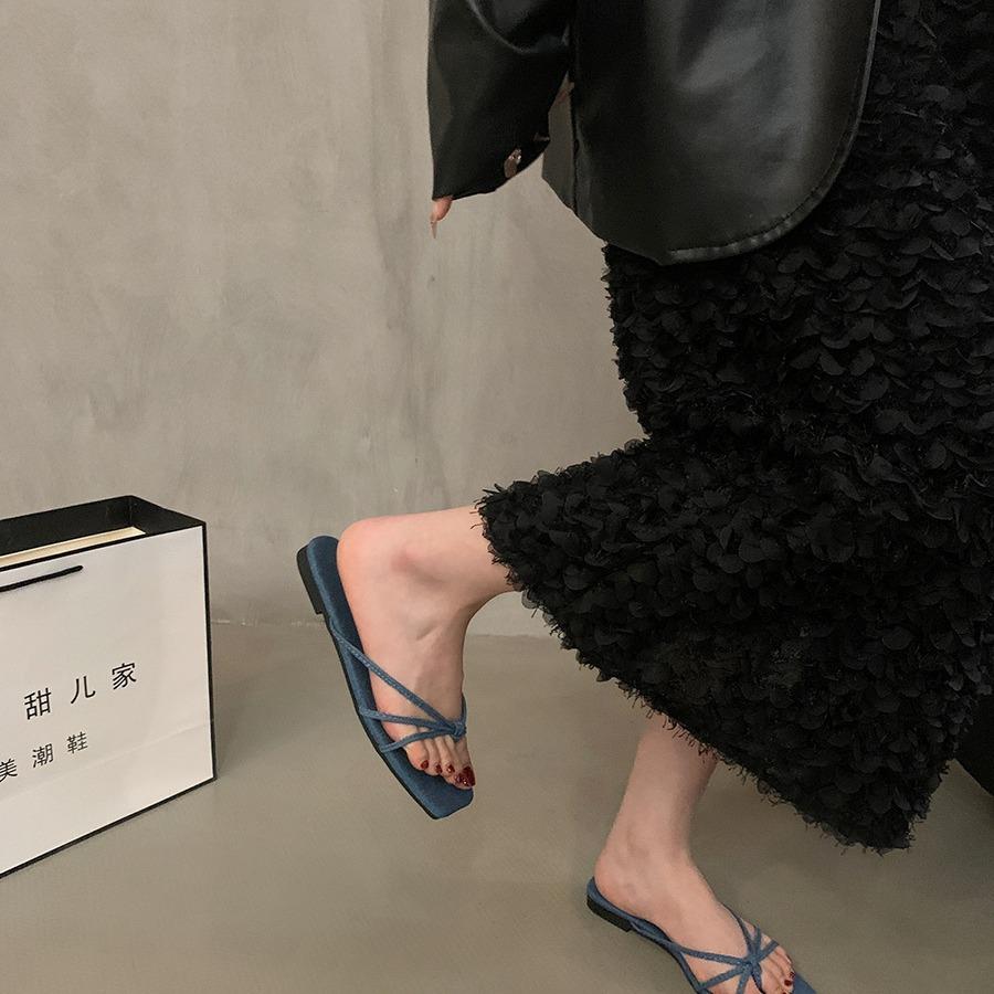 Fairy temperament French one-word slippers women's shoes wear 2025 new summer flat silver sandals